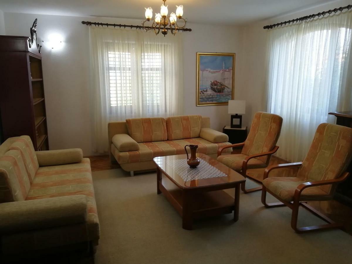 Apartman Mladenka ซูเปตาร์ ภายนอก รูปภาพ