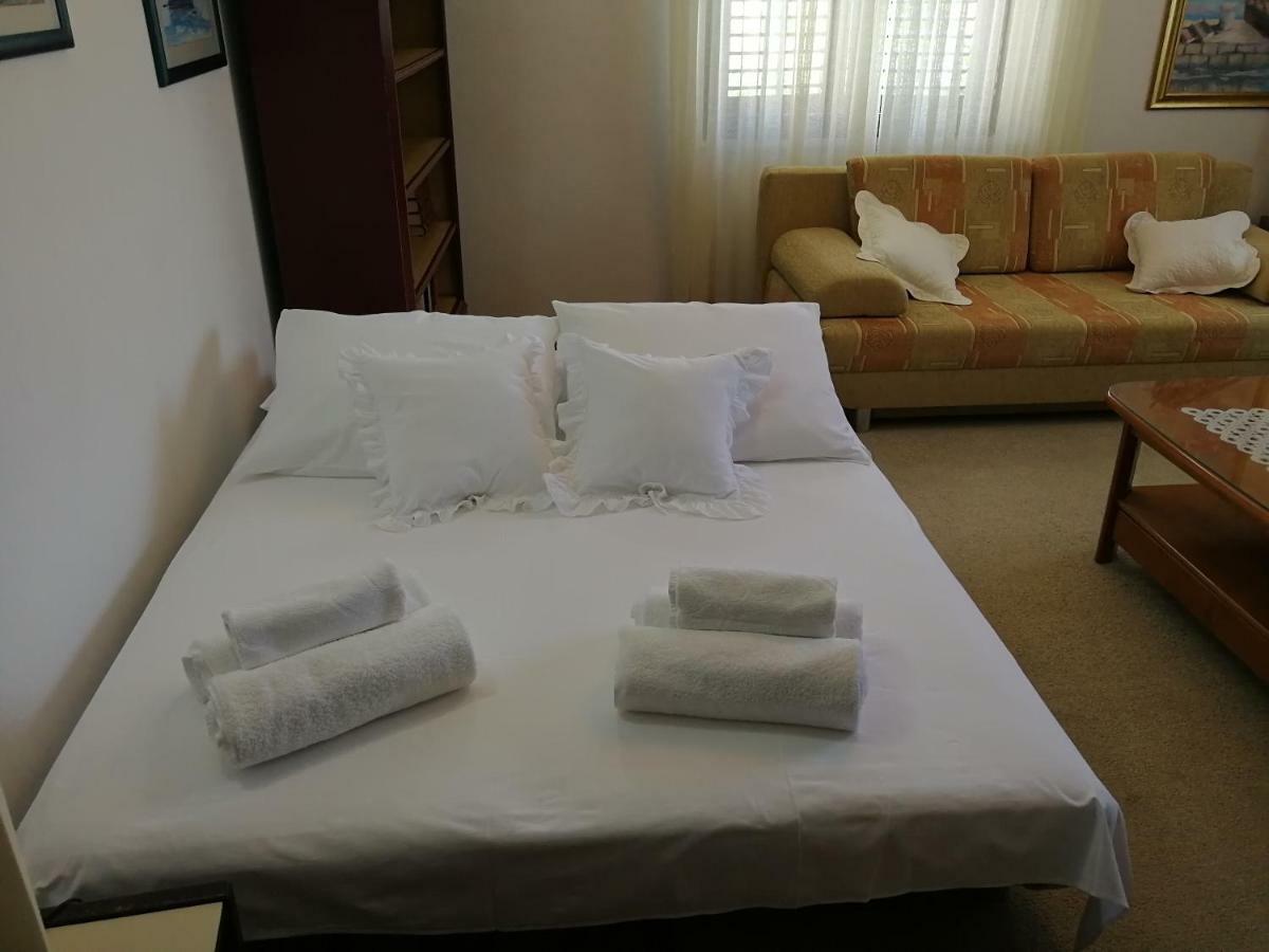Apartman Mladenka ซูเปตาร์ ภายนอก รูปภาพ