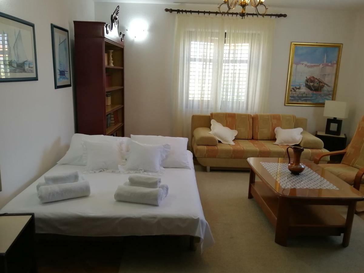 Apartman Mladenka ซูเปตาร์ ภายนอก รูปภาพ